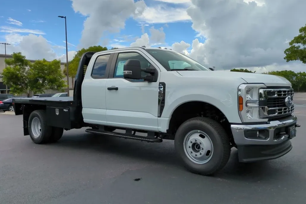 2025 Ford F-350 photo 1