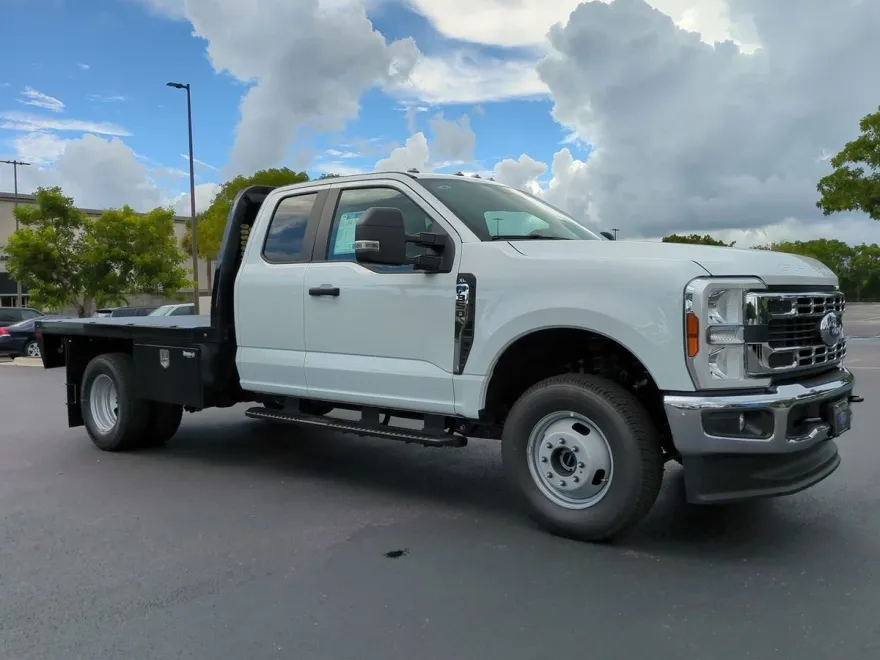 2025 Ford F-350 photo 1