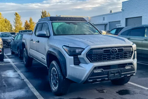 2024 Toyota Tacoma TRD Off-Road photo 2