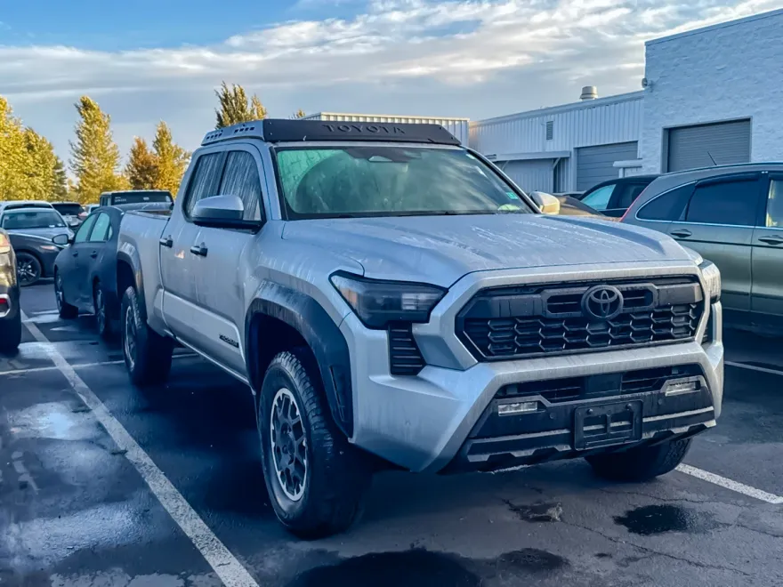 2024 Toyota Tacoma TRD Off-Road photo 2