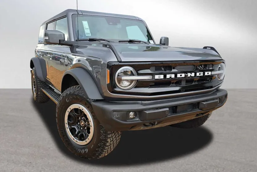 2023 Ford Bronco Outer Banks photo 1