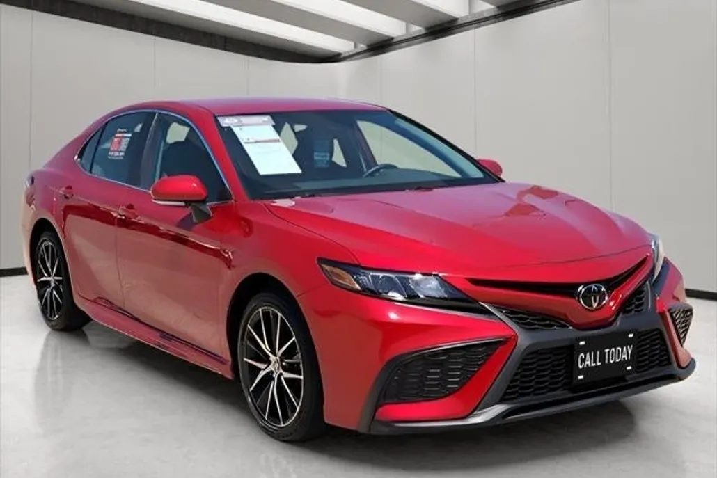 2024 Toyota Camry SE photo 1