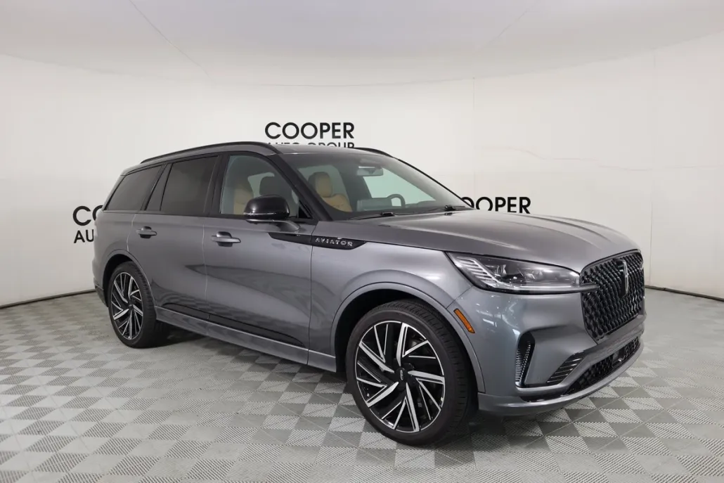 2025 Lincoln Aviator Black Label photo 1