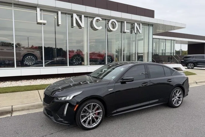 2024 Cadillac CT5 V photo 1