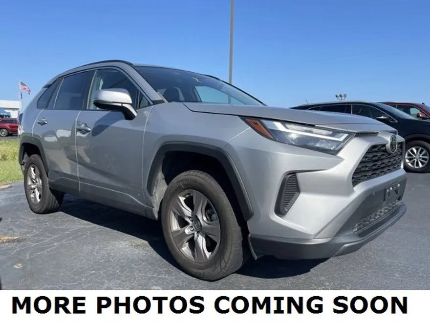 2023 Toyota RAV4 XLE photo 1