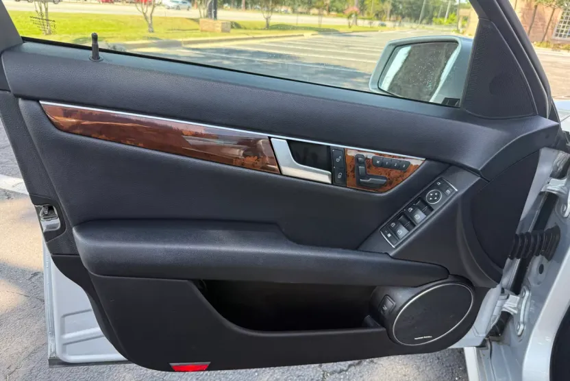 2012 Mercedes Benz C 300 4MATIC Luxury Sedan photo 1