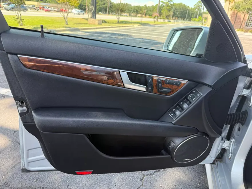 2012 Mercedes Benz C 300 4MATIC Luxury Sedan photo 1