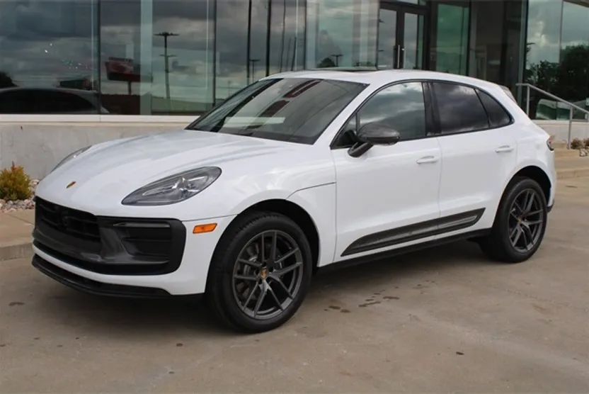 2025 Porsche Macan T photo 1