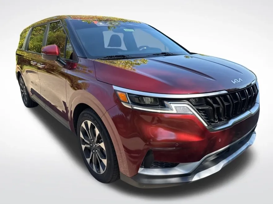 2023 Kia Carnival EX photo 1