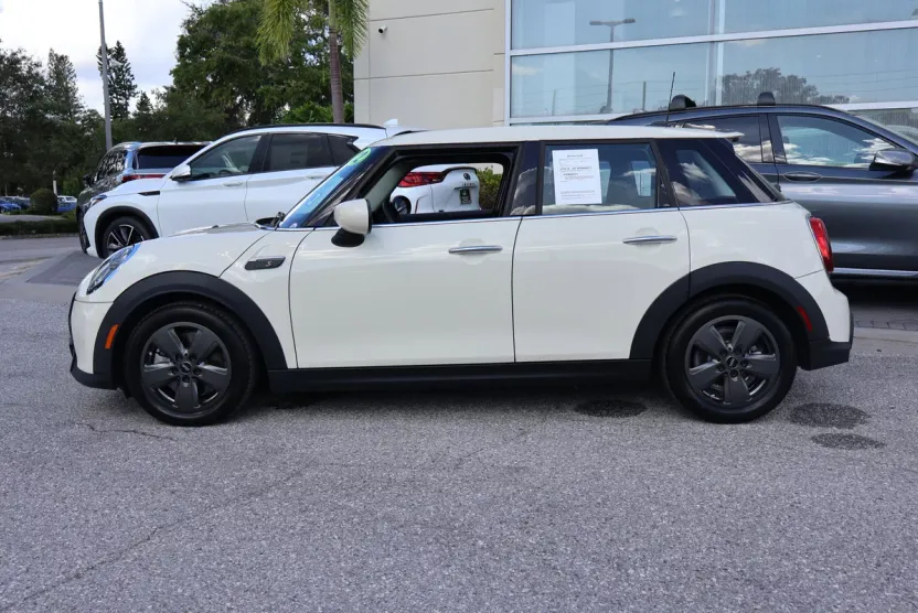 2022 Mini Cooper 4 Door Hardtop S photo 1