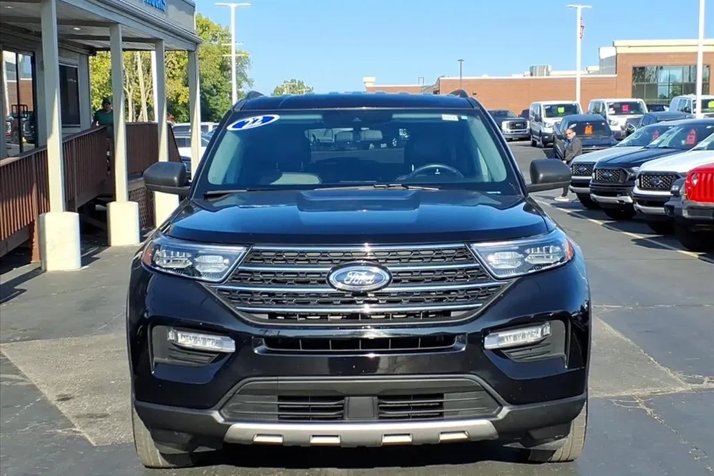 2022 Ford Explorer XLT photo 1