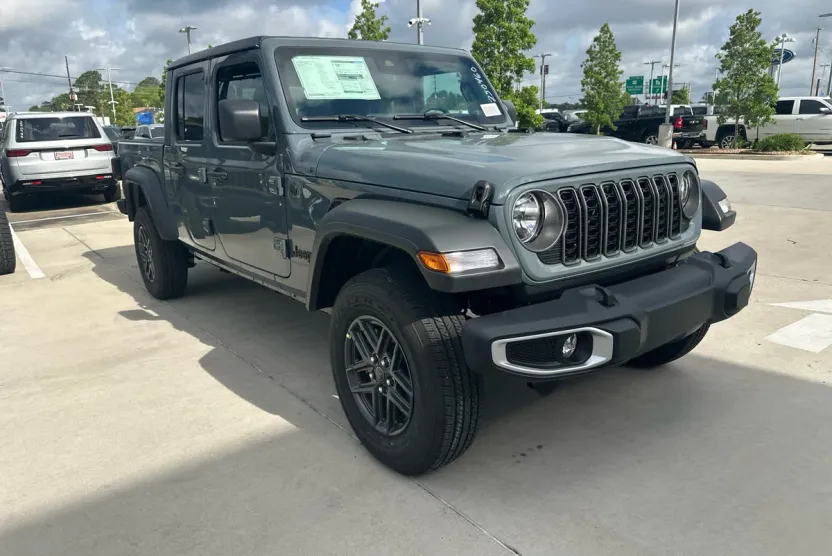 2025 Jeep Gladiator Sport S photo 1
