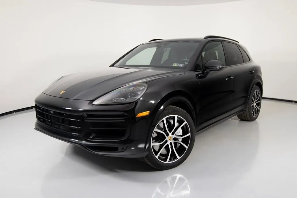 2023 Porsche Cayenne Turbo photo 1