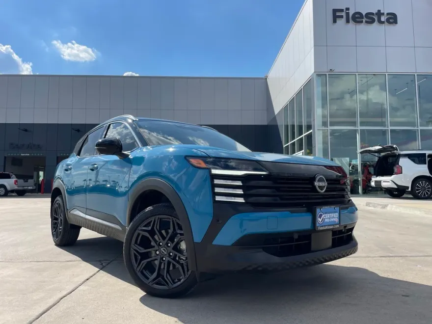 2025 Nissan Kicks SR photo 1