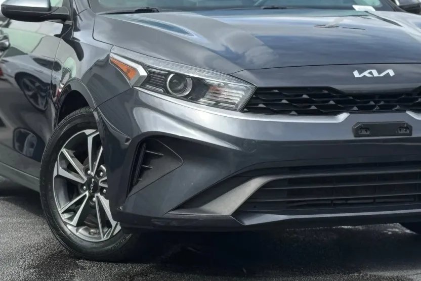 2023 Kia Forte LXS photo 1