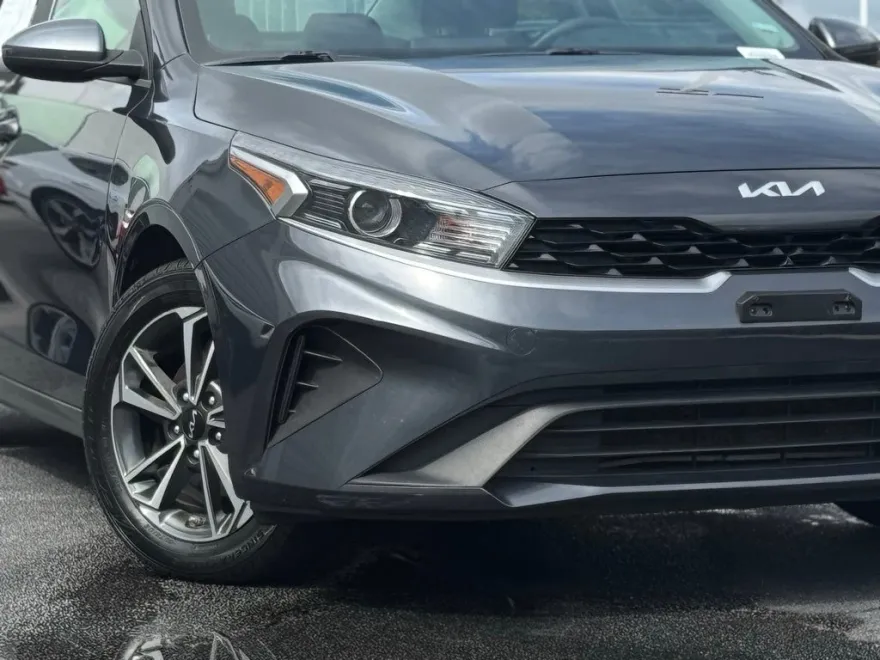 2023 Kia Forte LXS photo 1