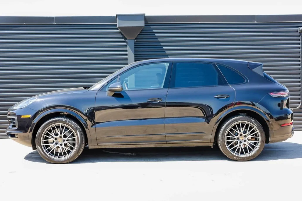 2022 Porsche Cayenne S photo 1