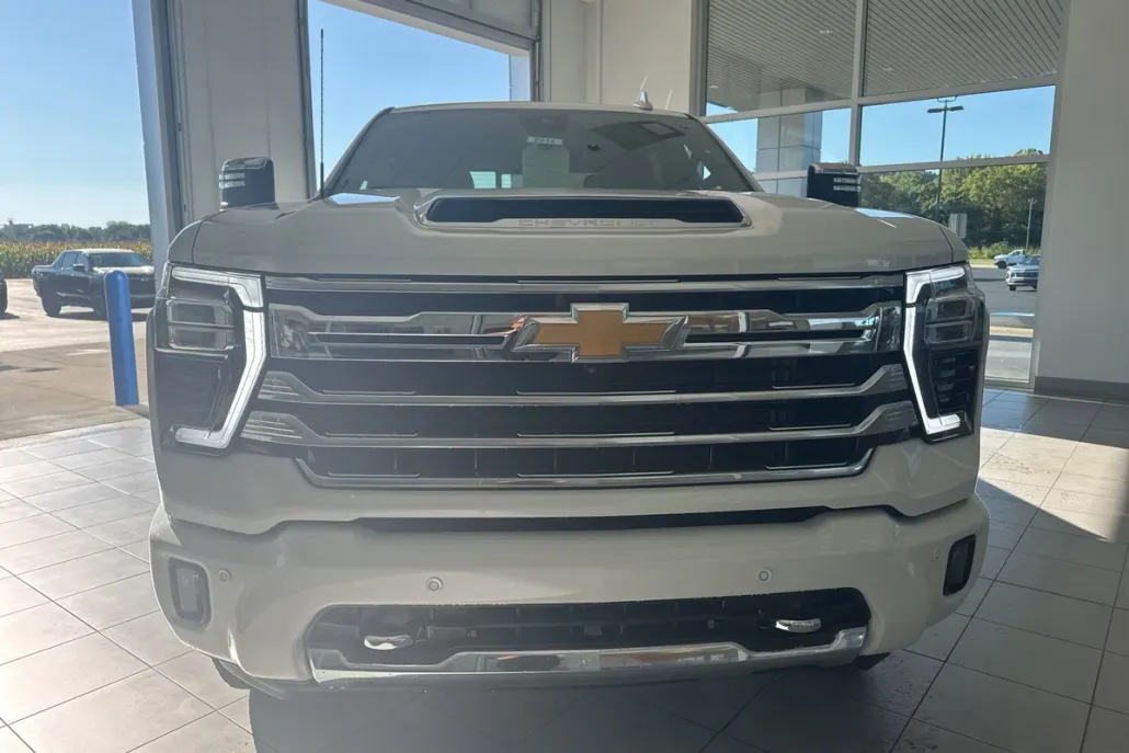 2025 Chevrolet Silverado 2500HD High Country photo 1