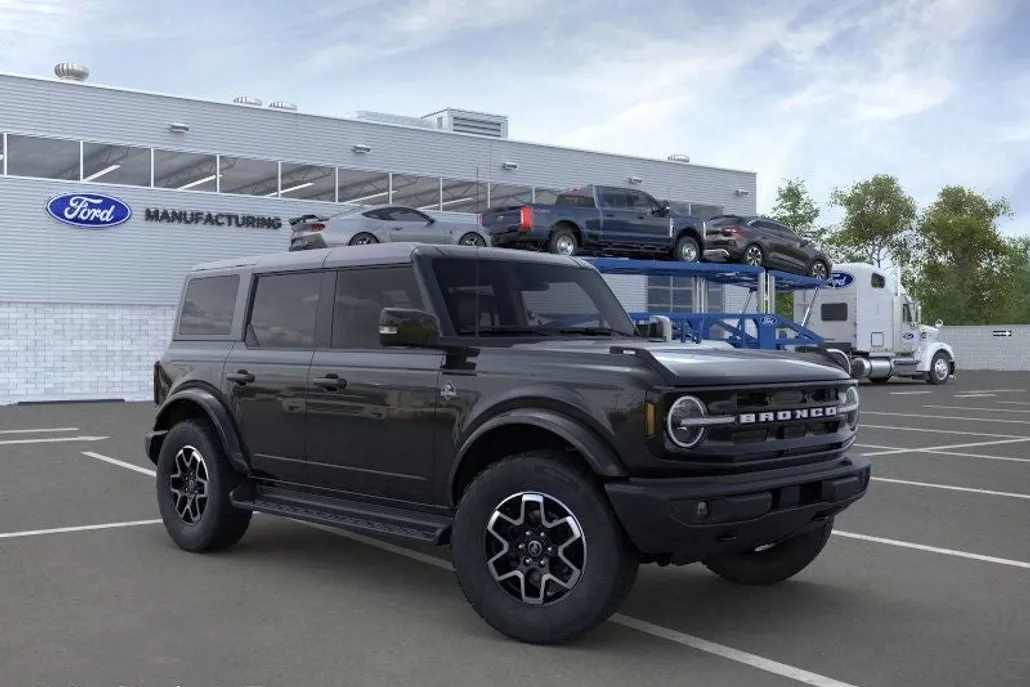 2025 Ford Bronco Outer Banks photo 1