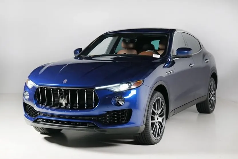 2017 Maserati Levante Base photo 1