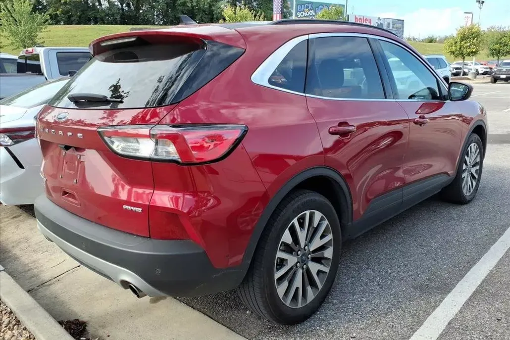 2021 Ford Escape Titanium photo 1