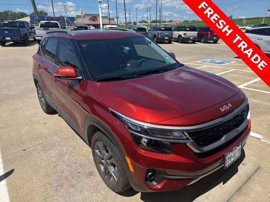 2023 Kia Seltos S photo 2