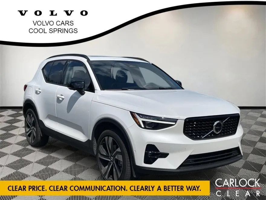 2025 Volvo XC40 photo 1