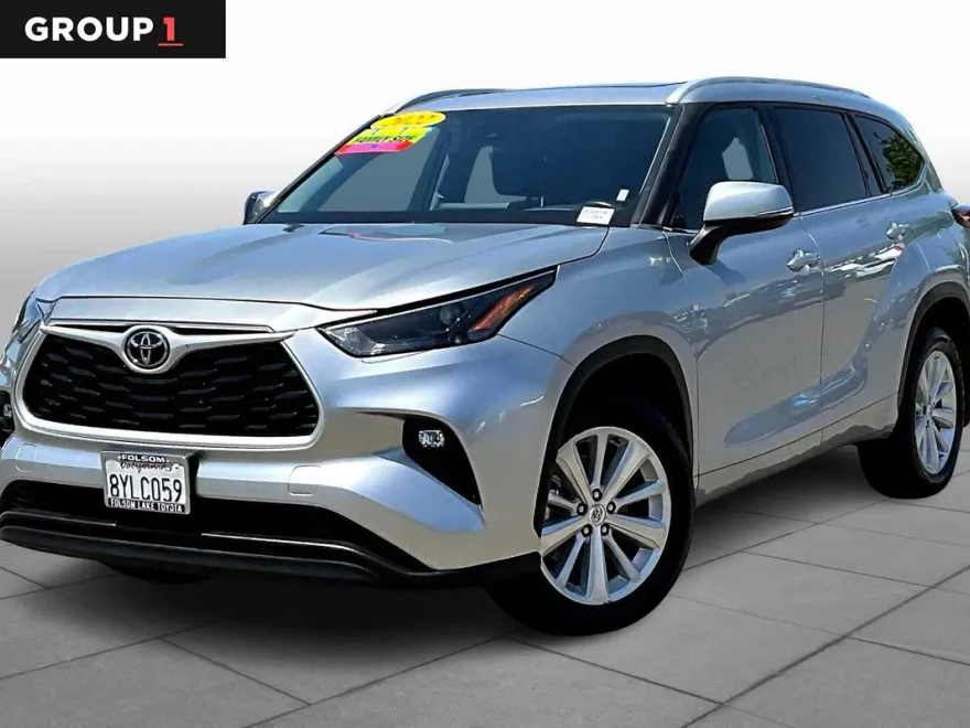 2022 Toyota Highlander XLE photo 1