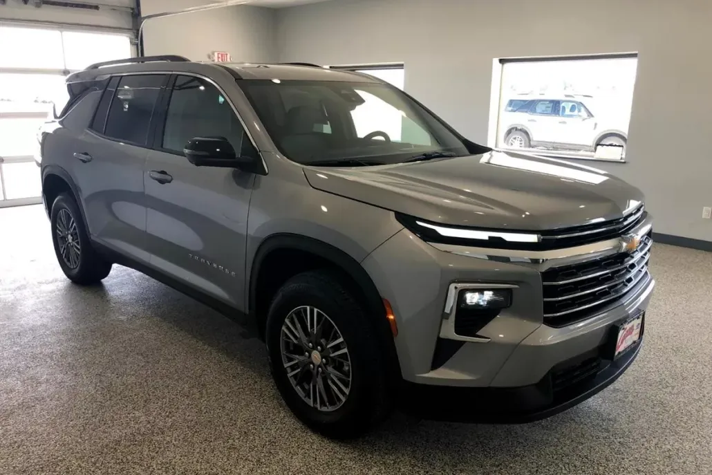 2026 Chevrolet Traverse 2LT photo 1