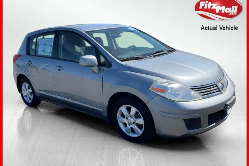 2009 Nissan Versa 1.8 SL photo 1