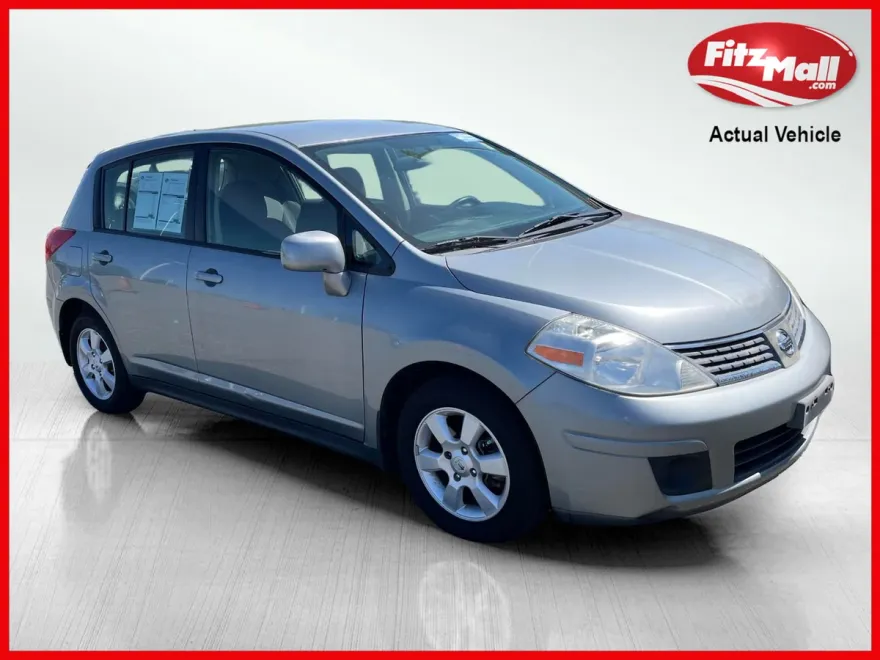 2009 Nissan Versa 1.8 SL photo 1