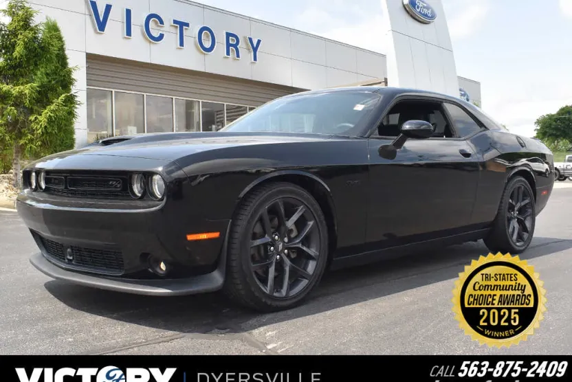 2023 Dodge Challenger R/T photo 1