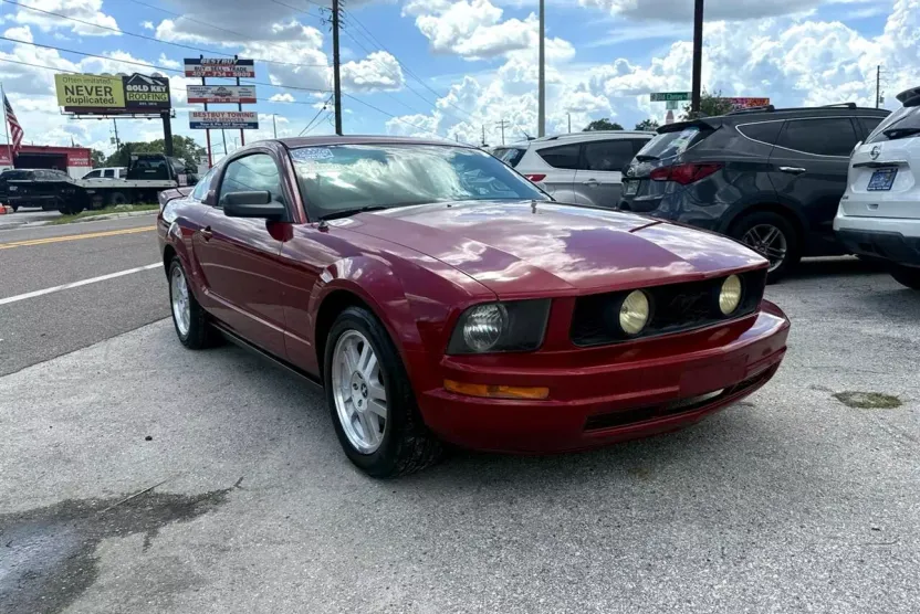 2007 Ford Mustang Deluxe photo 1