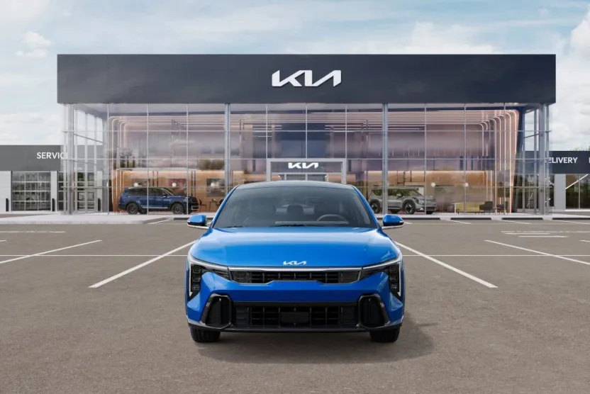 2025 Kia K4 GT-Line photo 1