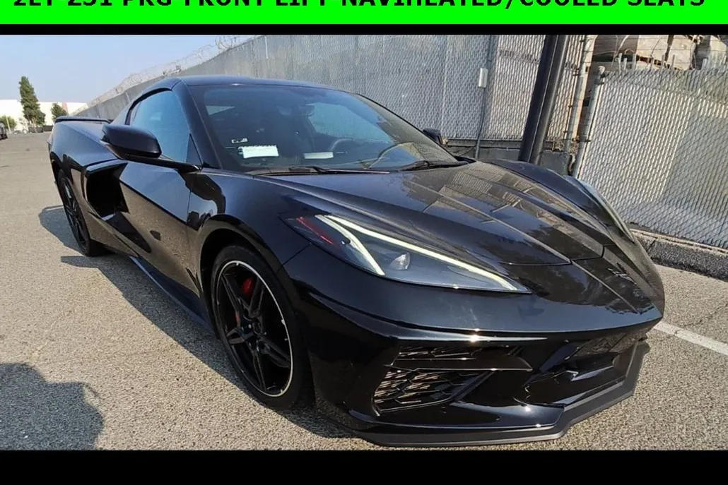 2021 Chevrolet Corvette Stingray 2LT photo 1