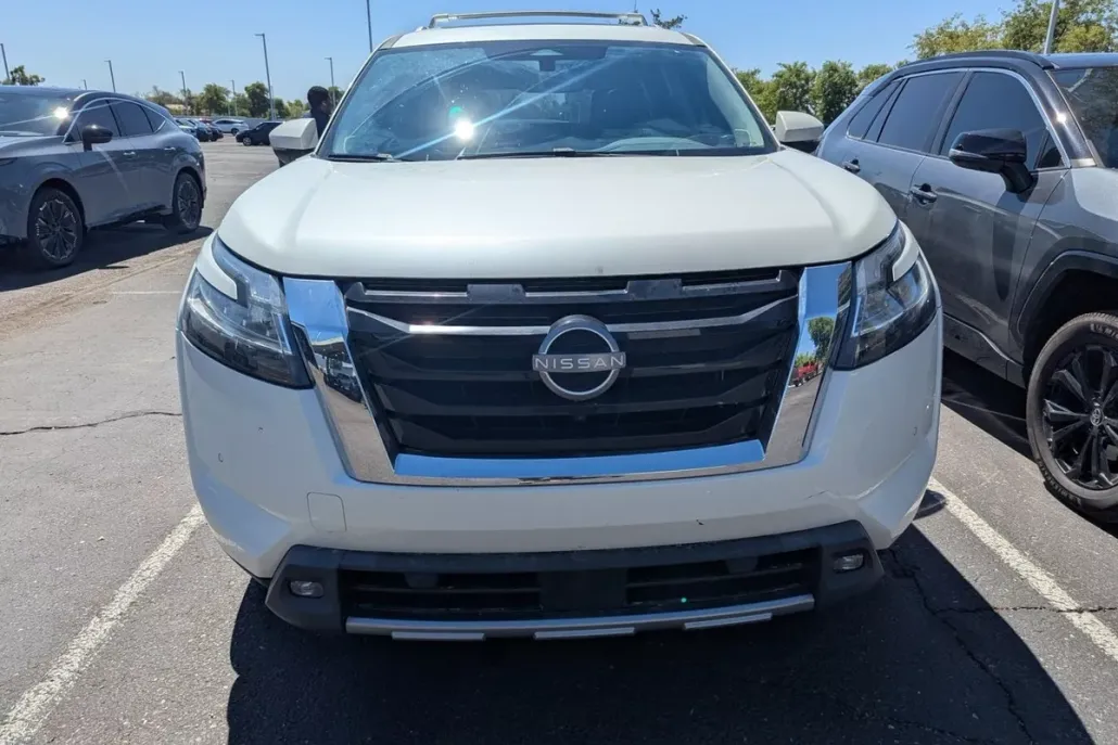 2022 Nissan Pathfinder SL photo 1