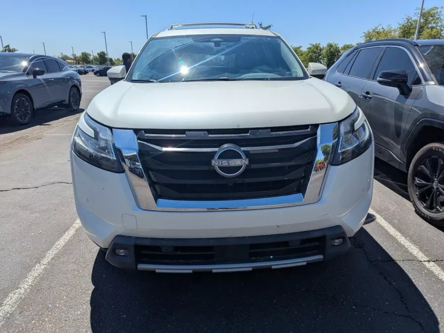 2022 Nissan Pathfinder SL photo 1