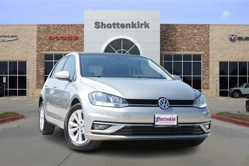 2018 Volkswagen Golf TSI SE photo 1