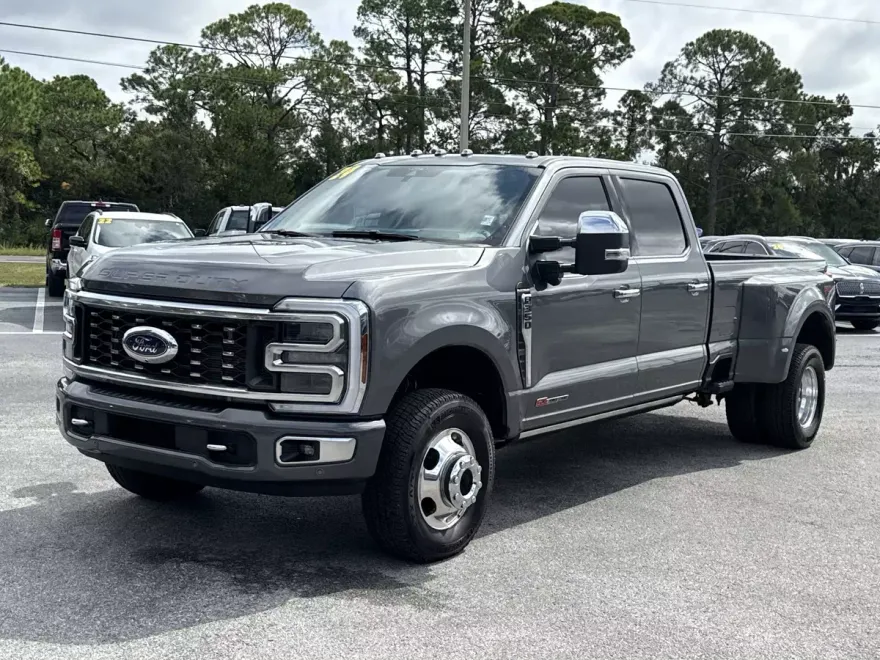 2024 Ford F-350 Platinum photo 1