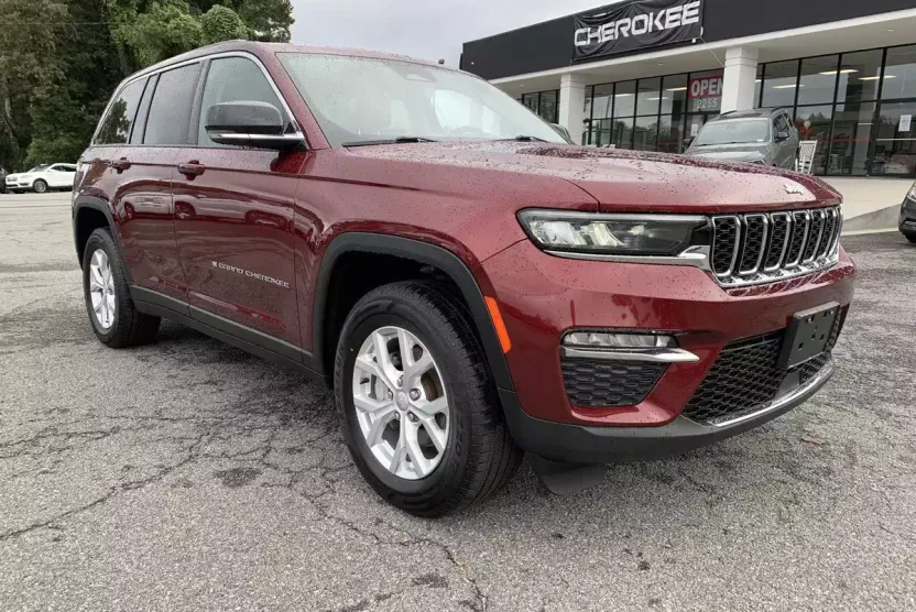 2023 Jeep Grand Cherokee Limited photo 1