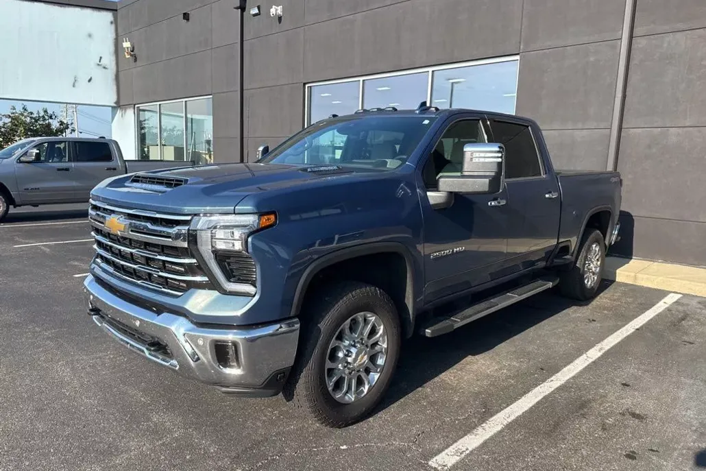2025 Chevrolet Silverado 2500HD LTZ photo 1