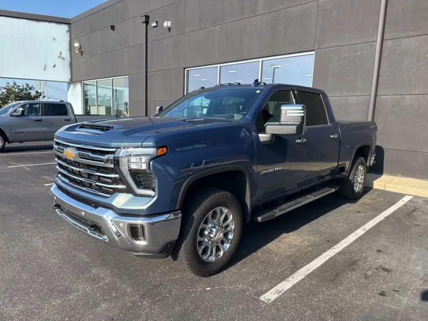 2025 Chevrolet Silverado 2500HD LTZ photo 1