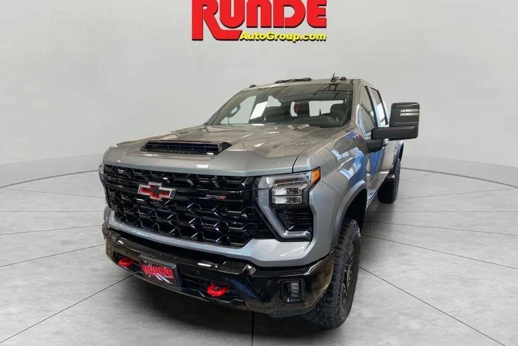 2025 Chevrolet Silverado 2500HD ZR2 photo 1
