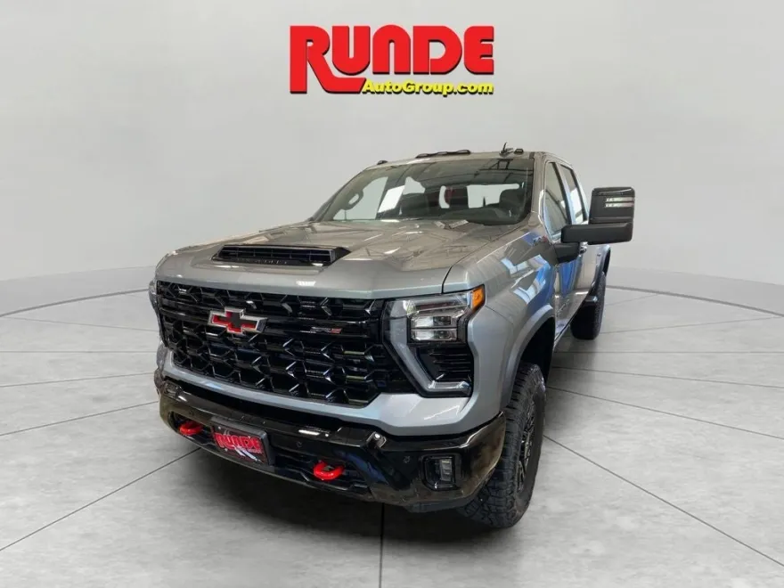 2025 Chevrolet Silverado 2500HD ZR2 photo 1