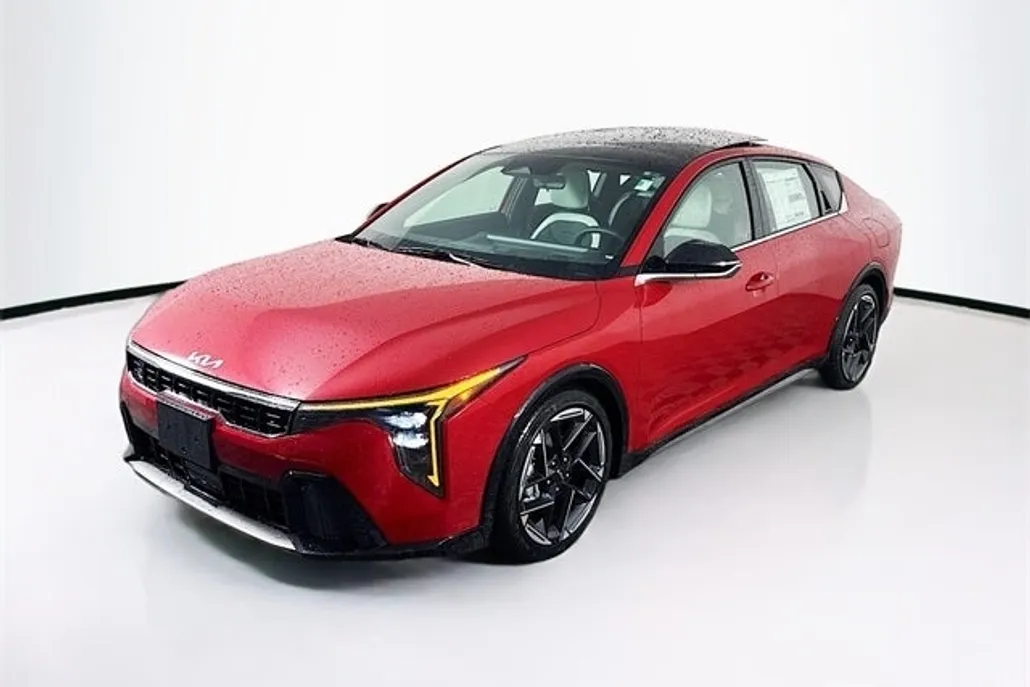 2025 Kia K4 GT-Line photo 1