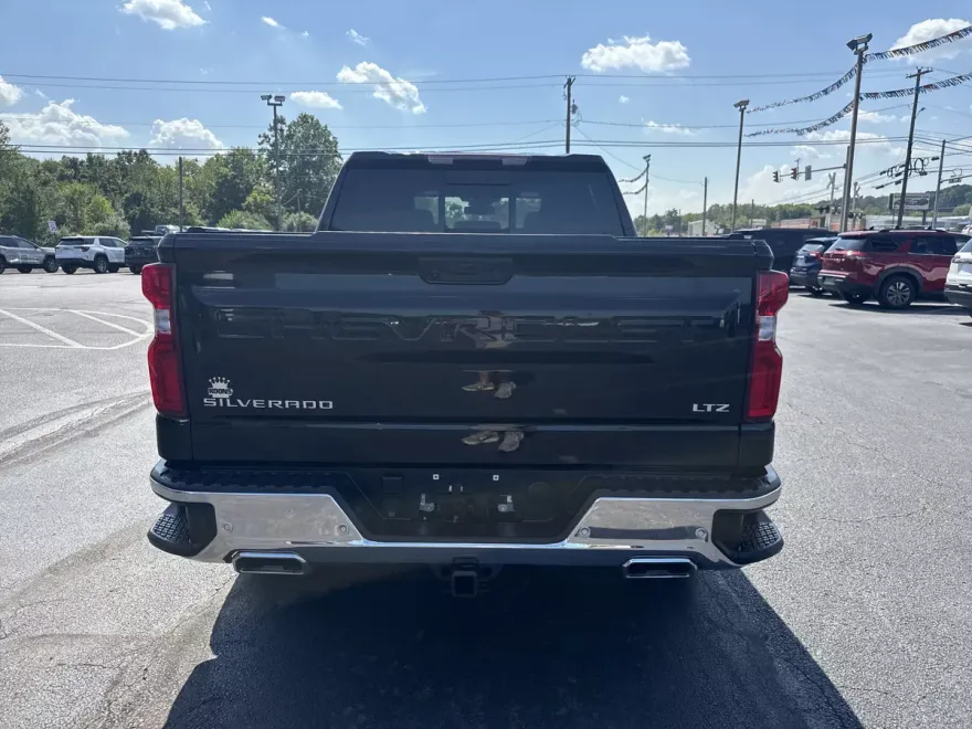 2022 Chevrolet Silverado 1500 LTZ photo 1