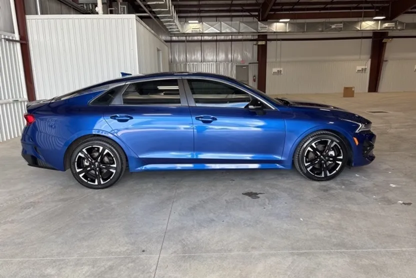 2023 Kia K5 GT-Line photo 1