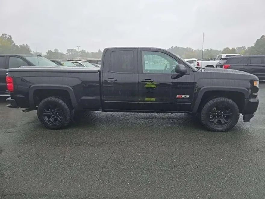 2018 Chevrolet Silverado 1500 Z71 LT photo 1