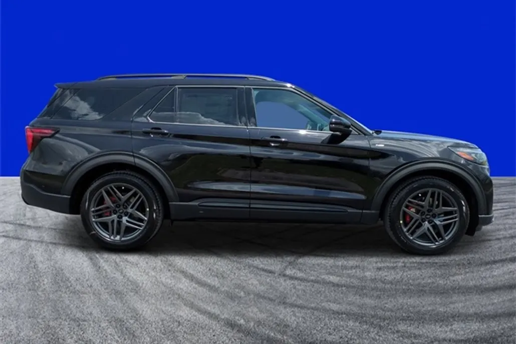 2025 Ford Explorer ST-Line photo 1