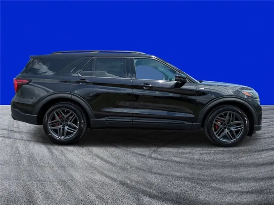 2025 Ford Explorer ST-Line photo 1